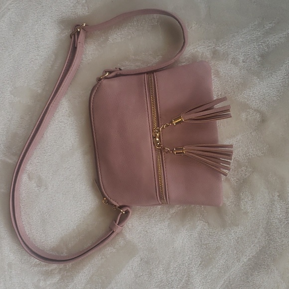 *NWOT- Adorable crossbody - Picture 1 of 10